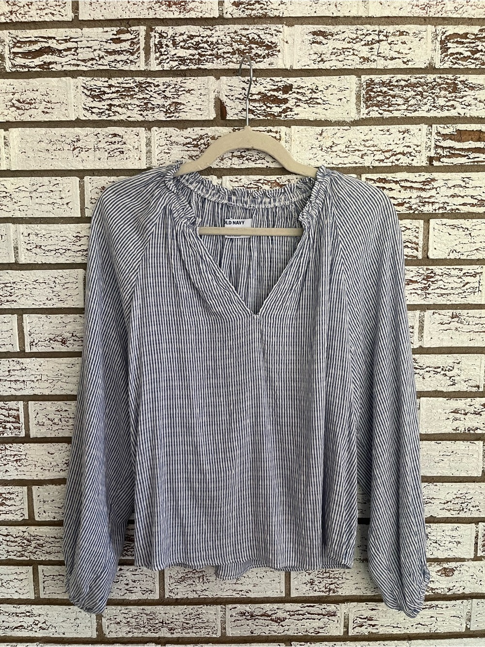Old Navy Womens Blue Stripe V-Neck Long Sleeve Top cottage core butter mom